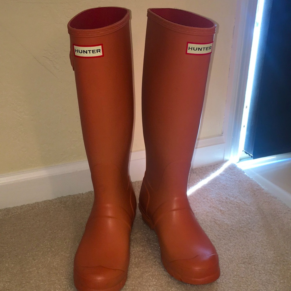 Hunter Original Tall Rain Boots size 7 peach/orange color